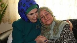Emine Erdoğan Kırşehir'de huzurevini ziyaret etti