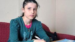 Yaşamaz denilen engelli kız hayata okuyarak tutundu