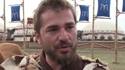 Engin Altan Düzyatan Ertuğrul Gazi rolünde - İzle