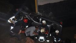 Bursa'da ehliyetsiz sürücü aracı devirdi 4 kişi yaralandı