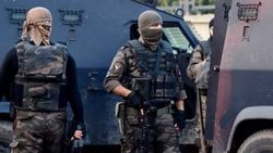 10 astsubay FETÖ'den gözaltına alındı