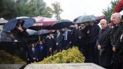 Erdal İnönü ölümünün 7'nci yılında kabri başında anıldı