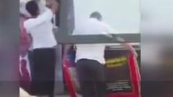 Erdoğan'a saldıran Fransız dergisinin afişini indirttiler