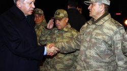 Cumhurbaşkanı Erdoğan'dan sınır komutanlığına ziyaret