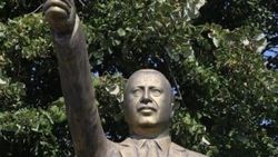 Cumhurbaşkanı Erdoğan'ın 4 metrelik heykelini yaptı