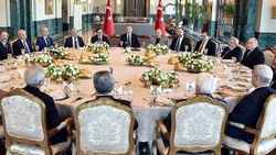 Cumhurbaşkanı Erdoğan tarihçilerle bir araya geldi