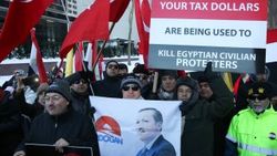 Mısır devriminin yıl dönümünde BM önünde gösteri