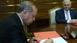 Cumhurbaşkanı Erdoğan'ın yeni hükümeti onayladığı an