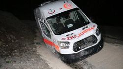 Erzincan'da ambulans kaza yaptı: 4 yaralı
