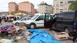 Erzurum'da fırtına ağacı devirdi