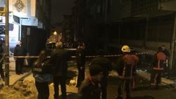 Esenler'de yağan kar çatı çökertti