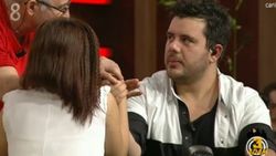 3 Adam'da Eser bilek güreşi şampiyonu Nazlı'ya yenildi İZLE