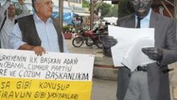 Emekli polisin Obama eylemi