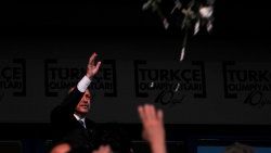 Türkçe Olimpiyatları özel ödülü Erdoğan'a verildi