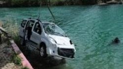 Seyhan Nehri'ne uçan otomobilde 2 kişi öldü