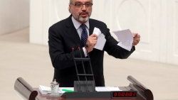 Sırrı Sakık Meclis'te liste yırttı