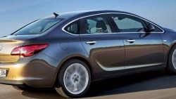 Opel Astra Sedan geliyor