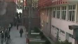 Üniversitede satırlı kavga güvenlik kamerasında