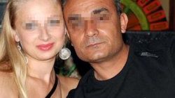 Yabancı uyruklu eşini erkeklere pazarladı