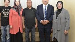 Bakan Ecevit'e kasa fırlatan Çakmak'ı ziyaret etti