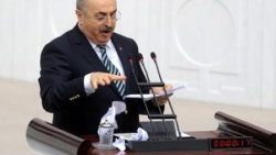 CHP'li vekil kanun teklifini yırtıp attı