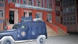 Van'da okula taşlı saldırı