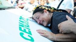 Almanya'da öldürülen 3 kardeş toprağa verildi