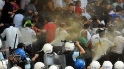 Taksim'de göstericilere biber gazlı müdahale