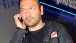 Ali Sunal çapkınlık turunda