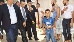 CHP'li vekillerin giremediği kampı gezdirdi