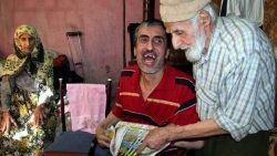 85 yaşındaki dede ailesine böyle bakıyor