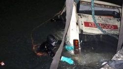Vatandaşların ittiği araç denize uçtu