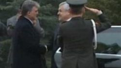Abdullah Gül'den uygulamalı nezaket örneği
