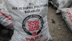 Hakkari'de ihtiyaç sahiplerine kömür dağıtılıyor