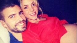 Shakira'nın karnı burnunda