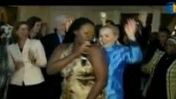 Clinton'a Güney Afrika'da kucak dansı