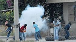 Polise atmak istediği bomba elinde patladı