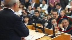Gürsel Tekin CHP liderini ön sıralardan izledi