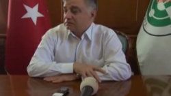 Jammerli böceksavarlı rektör gözyaşlarını tutamadı