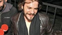 Tolga Karel barda rehin kaldı