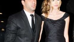 Sinem sol ayağına Arda'nın baş harfini yazdırdı