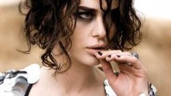 Ayşe Hatun Önal müziğe geri dönüyor