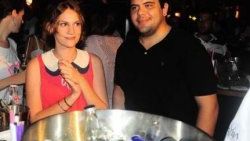 Zeynep ve Eser'in Çeşme'de aşk tatili