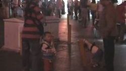 İkizleri birbirlerine iple bağladılar