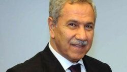Bakan Arınç öğrencilerle penaltı atışında