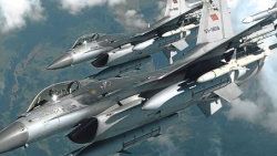 Türk jetleri Irak'taki PKK kamplarını bombaladı