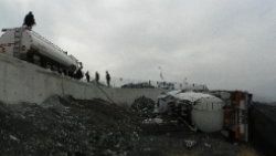 Sisli havada tanker şarampole uçtu