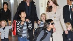 Jolie-Pitt çiftinin 6 çocuğuna 12 dadı bakıyor
