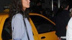 Azra Akın'dan taksiciye: Fazla param yok bırakır mısınız