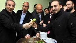 Rektörün ikna için çiğ köfte partisi